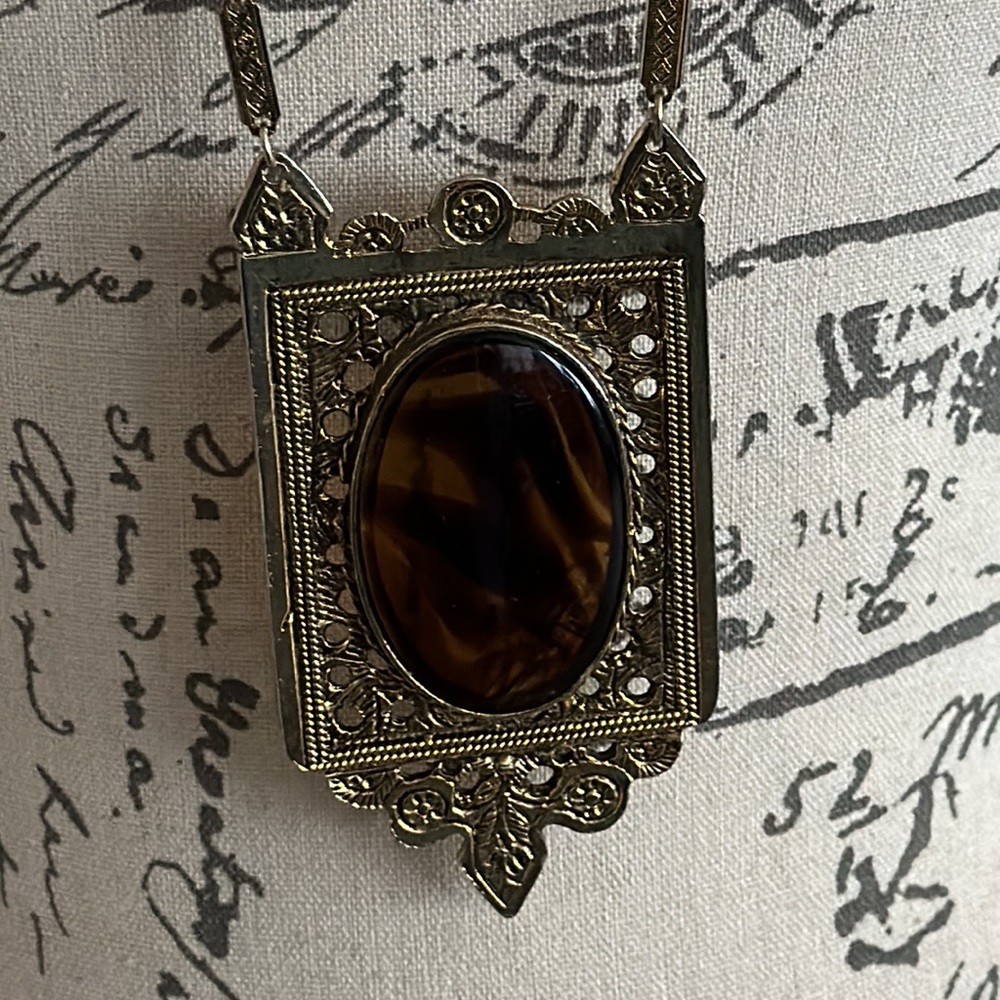 Gorgeous statement piece 40” framed large oval tortoise colored pendant - Picture 7 of 16